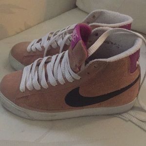 Nike Blazer Ms. Piggy Edition